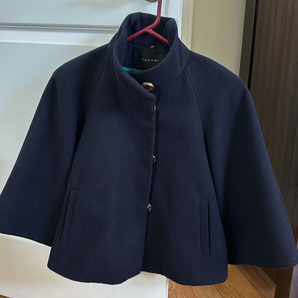 Tahari Navy cape style cropped jacket size medium - Picture 5 of 12